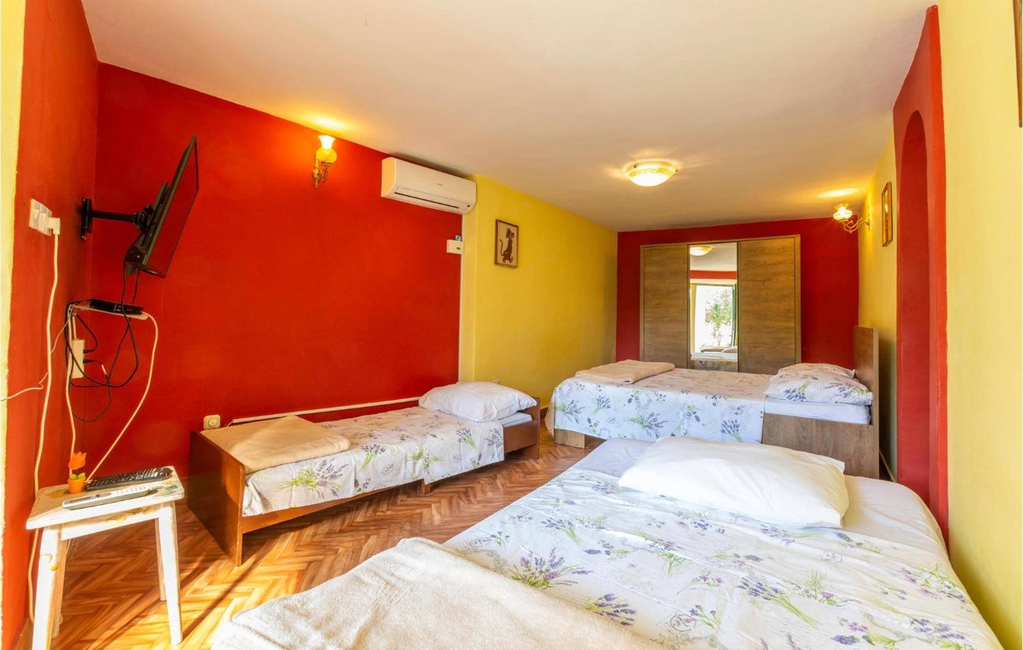 Lovely Apartment In Omis With Kitchen エクステリア 写真