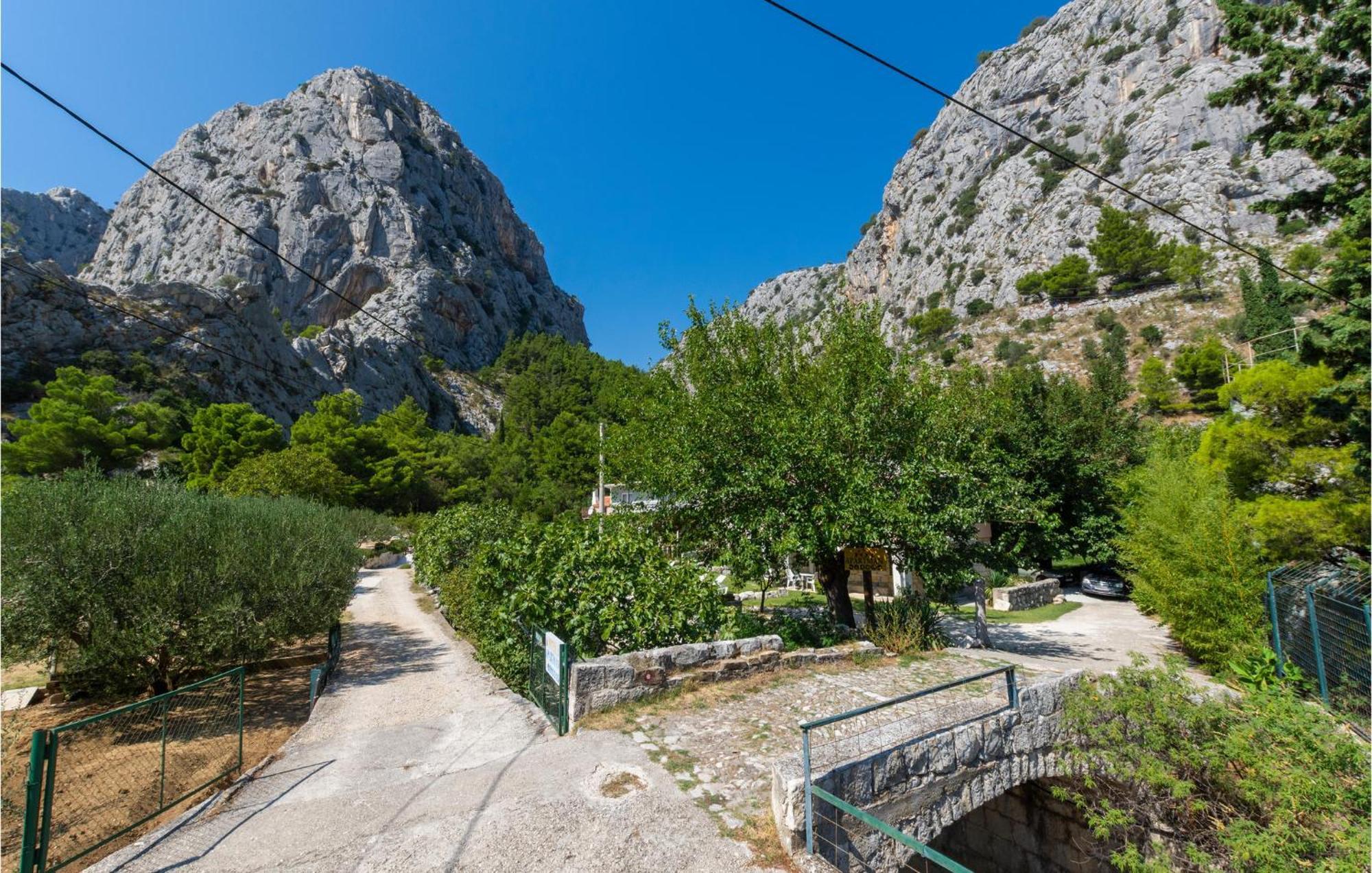 Lovely Apartment In Omis With Kitchen エクステリア 写真