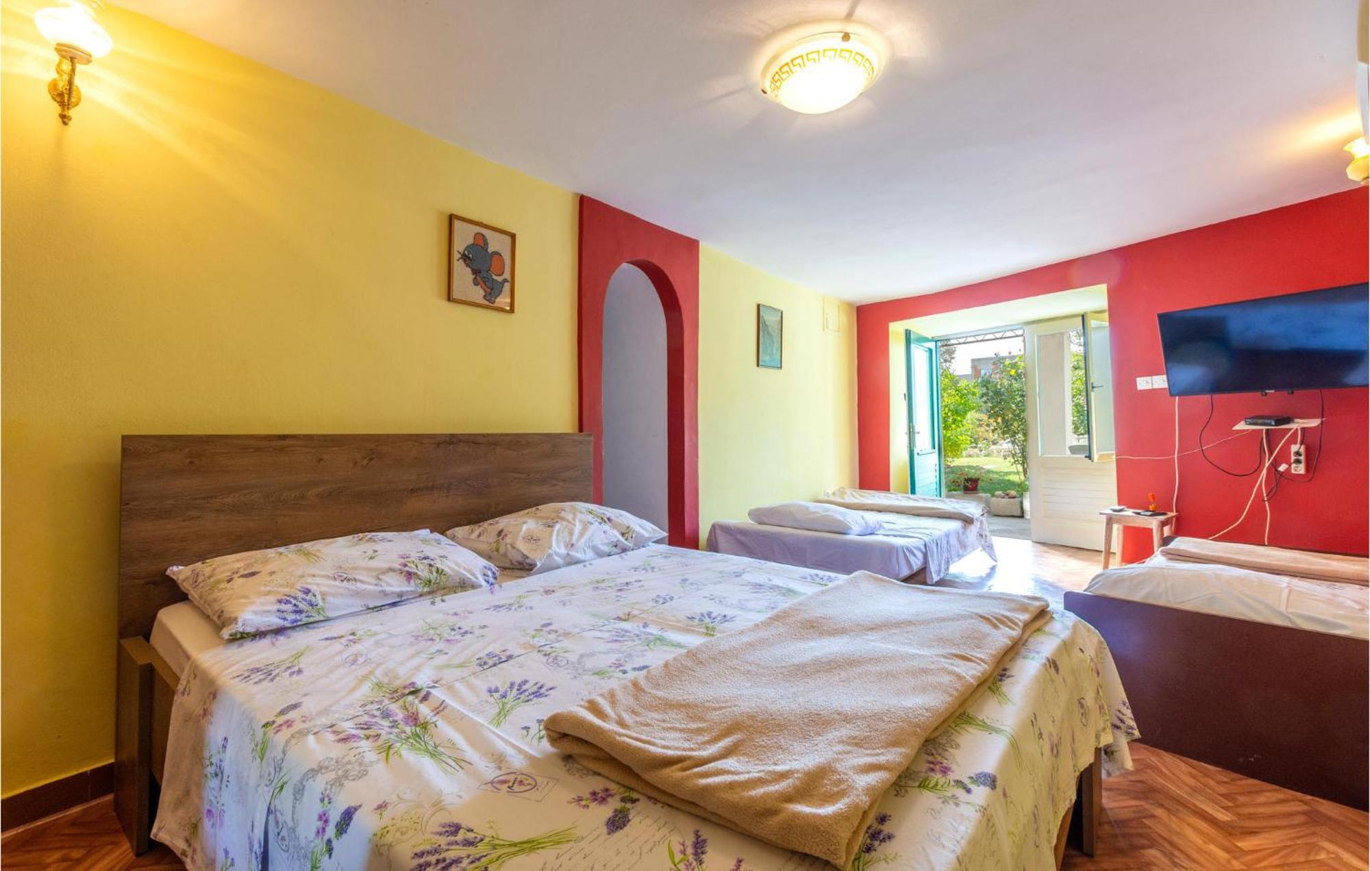 Lovely Apartment In Omis With Kitchen エクステリア 写真