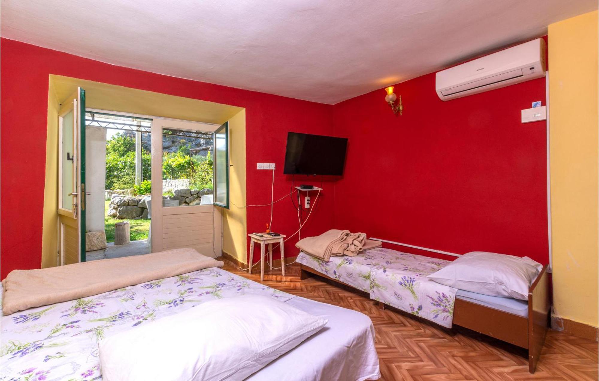 Lovely Apartment In Omis With Kitchen エクステリア 写真